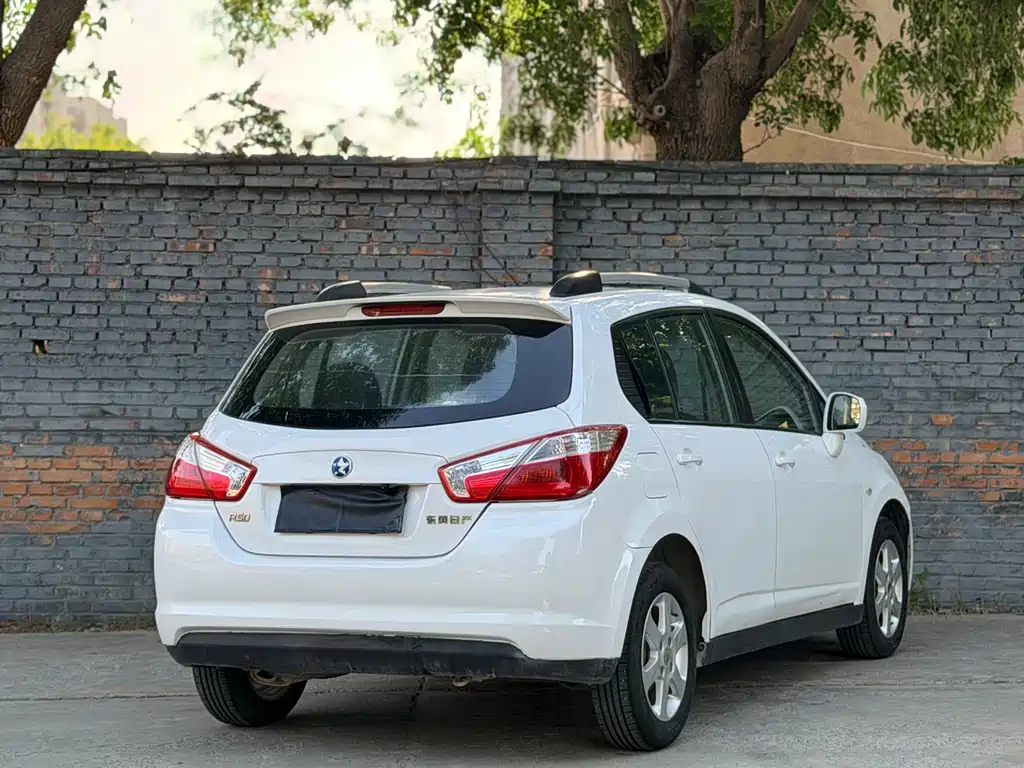 Venucia R50 2013 1.6L MT Fashion
