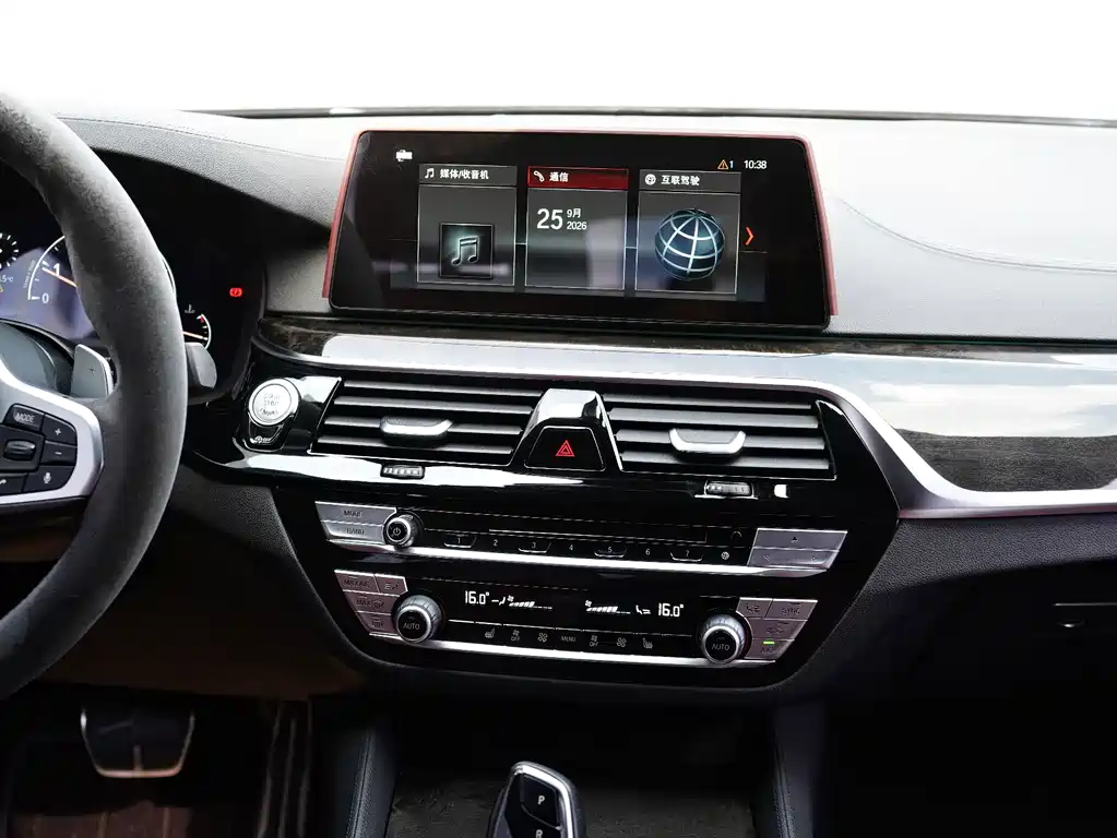 BMW 5 Series — миниатюра 9