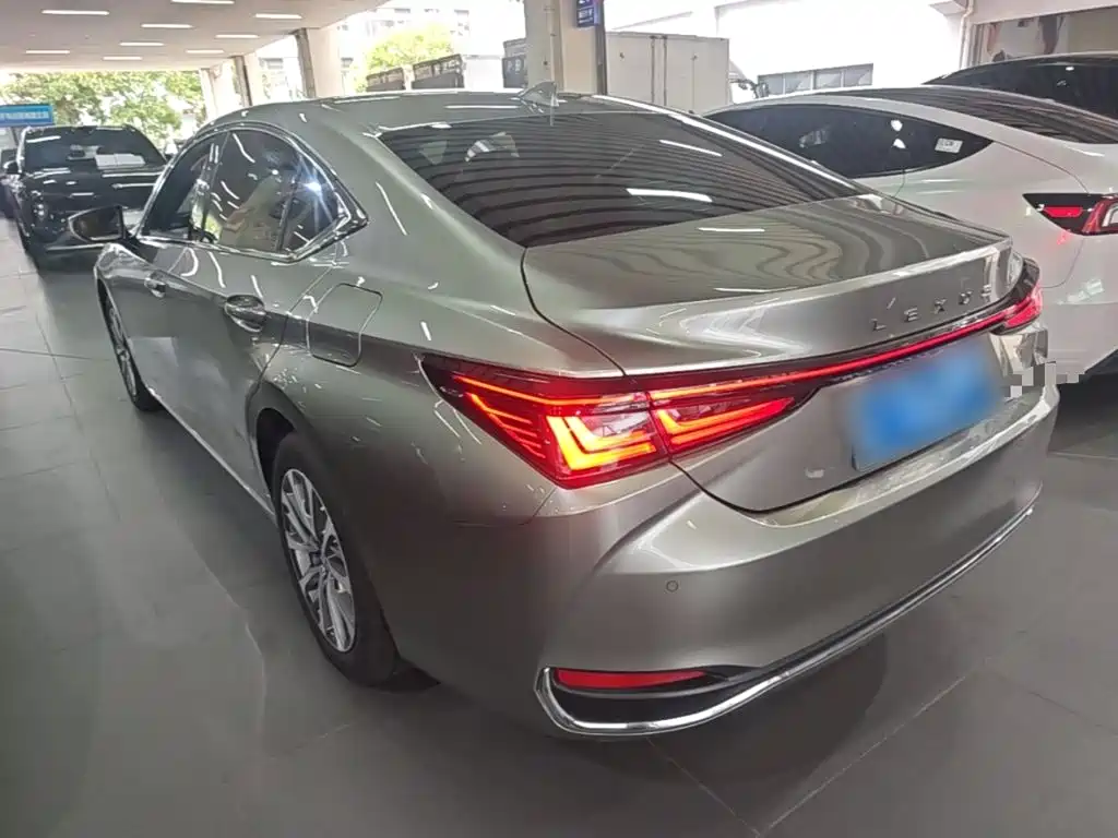 Lexus ES — миниатюра 23