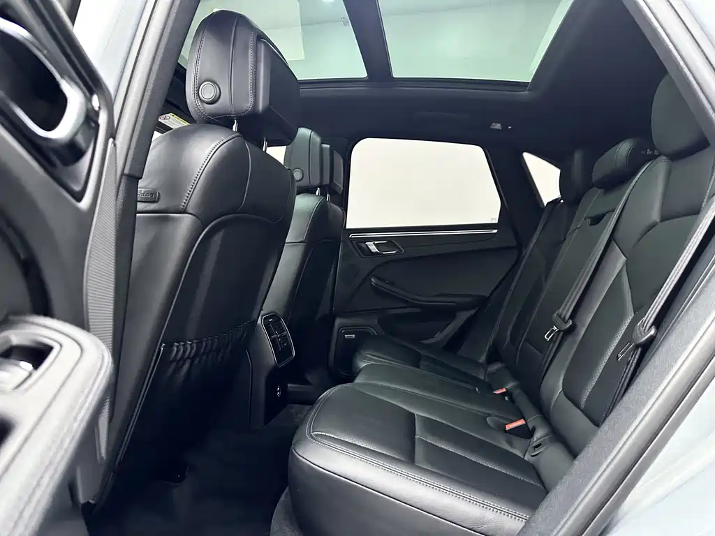 Porsche Macan — миниатюра 8