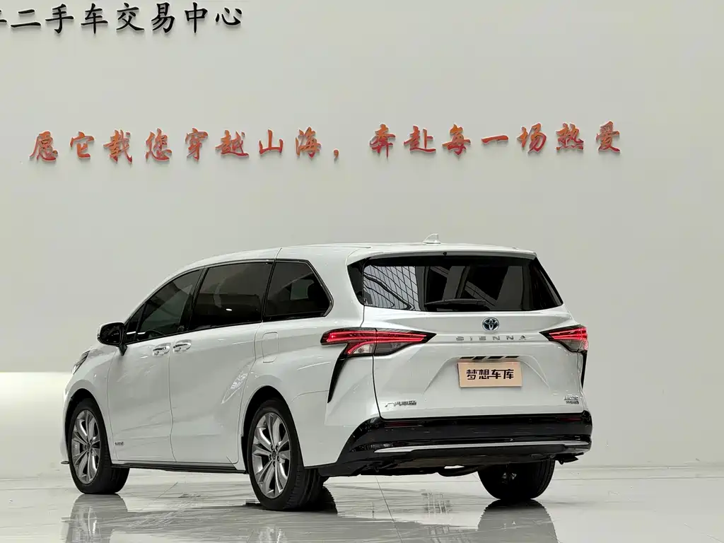 Toyota Sienna — миниатюра 7