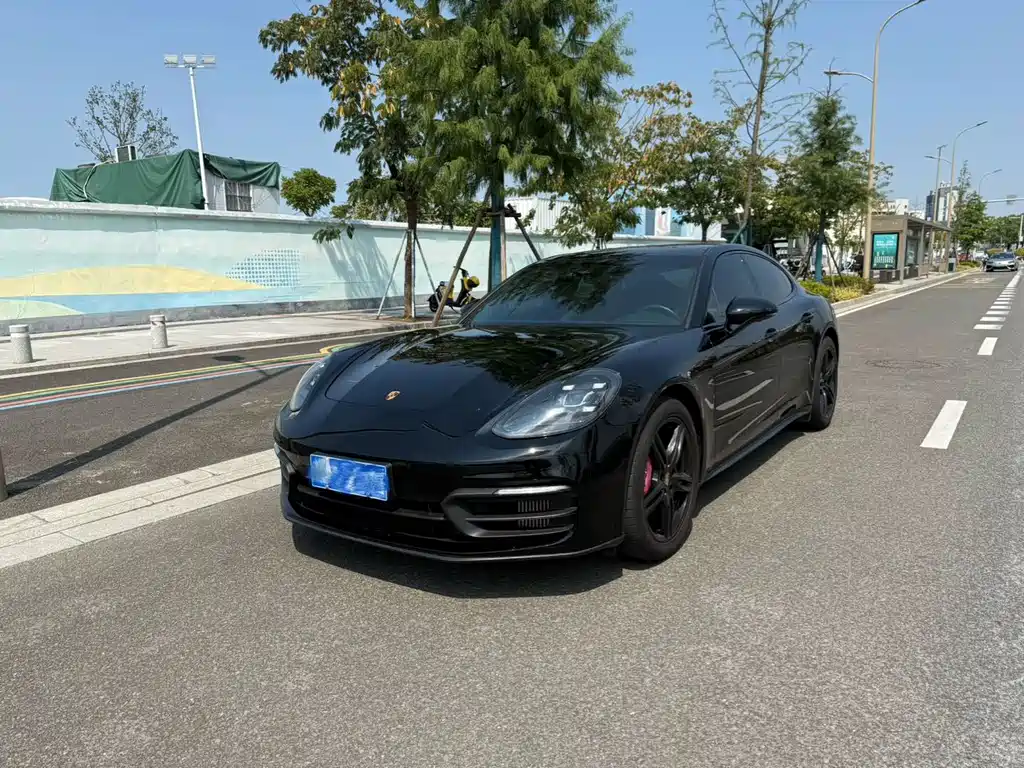 Porsche Panamera 2023