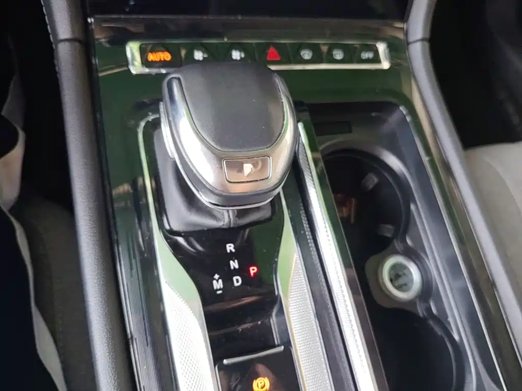 Hongqi Hongqi H5 — миниатюра 14