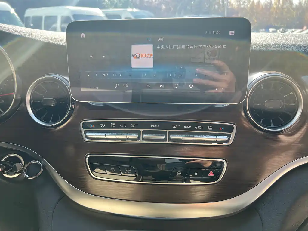 MERCEDES-BENZ V CLASS