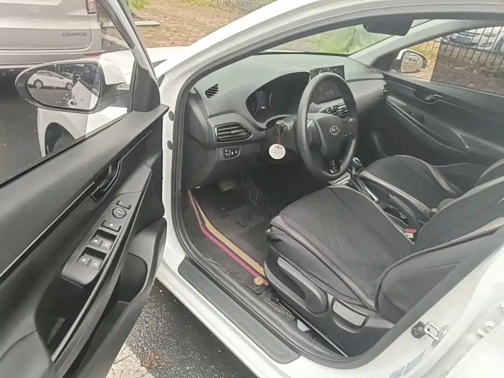 Hyundai Elantra — миниатюра 16