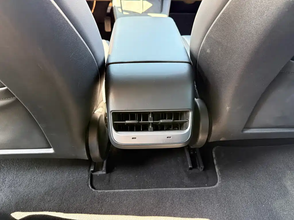 Tesla Model 3 — миниатюра 7