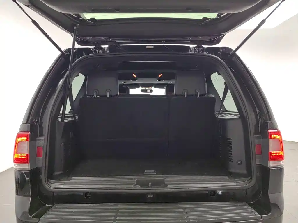 Lincoln Navigator — миниатюра 16