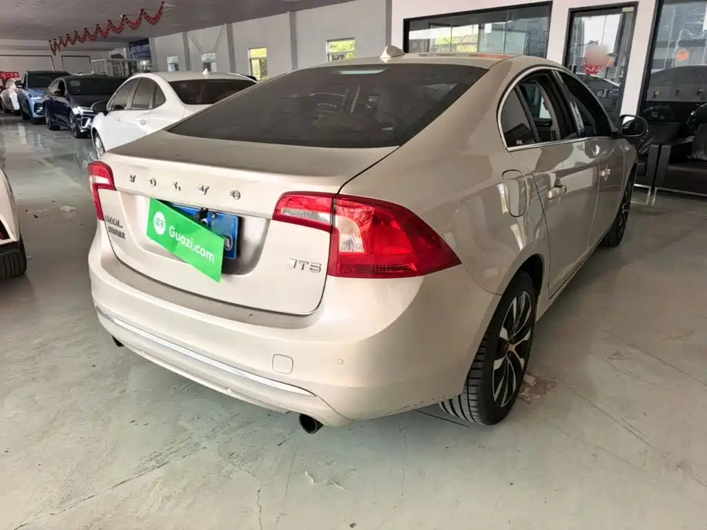 Volvo S60 — миниатюра 7
