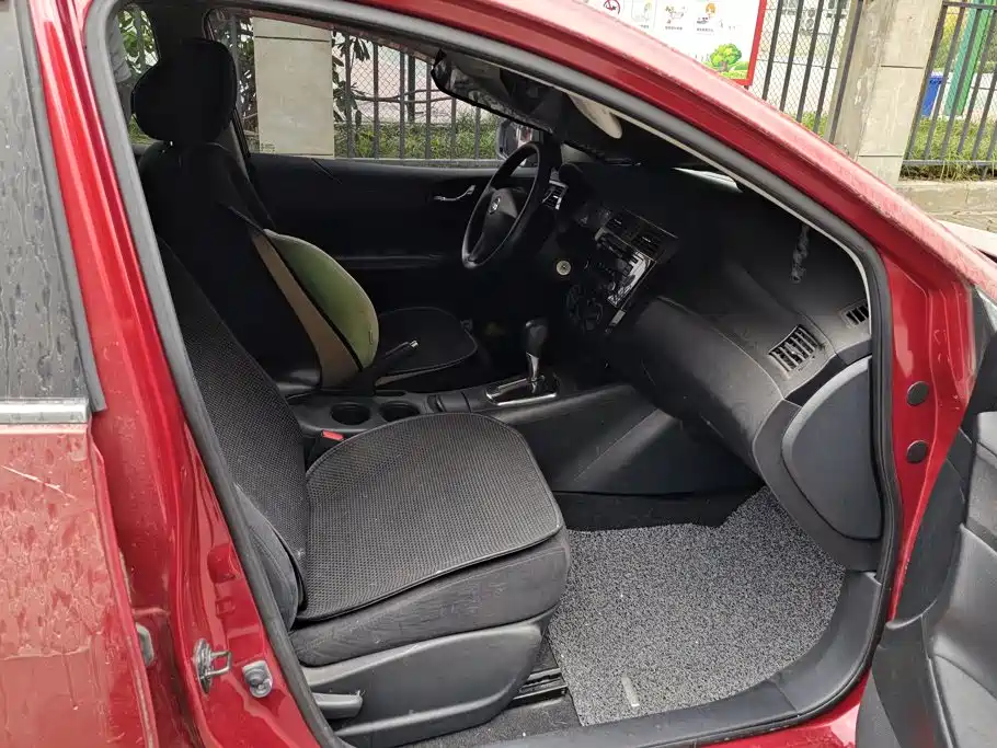 Nissan Tiida — миниатюра 8