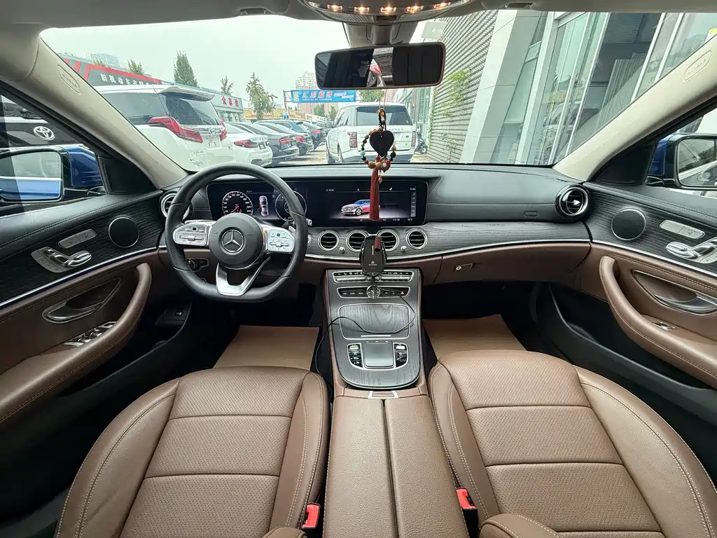 Mercedes-Benz E-Class — миниатюра 12