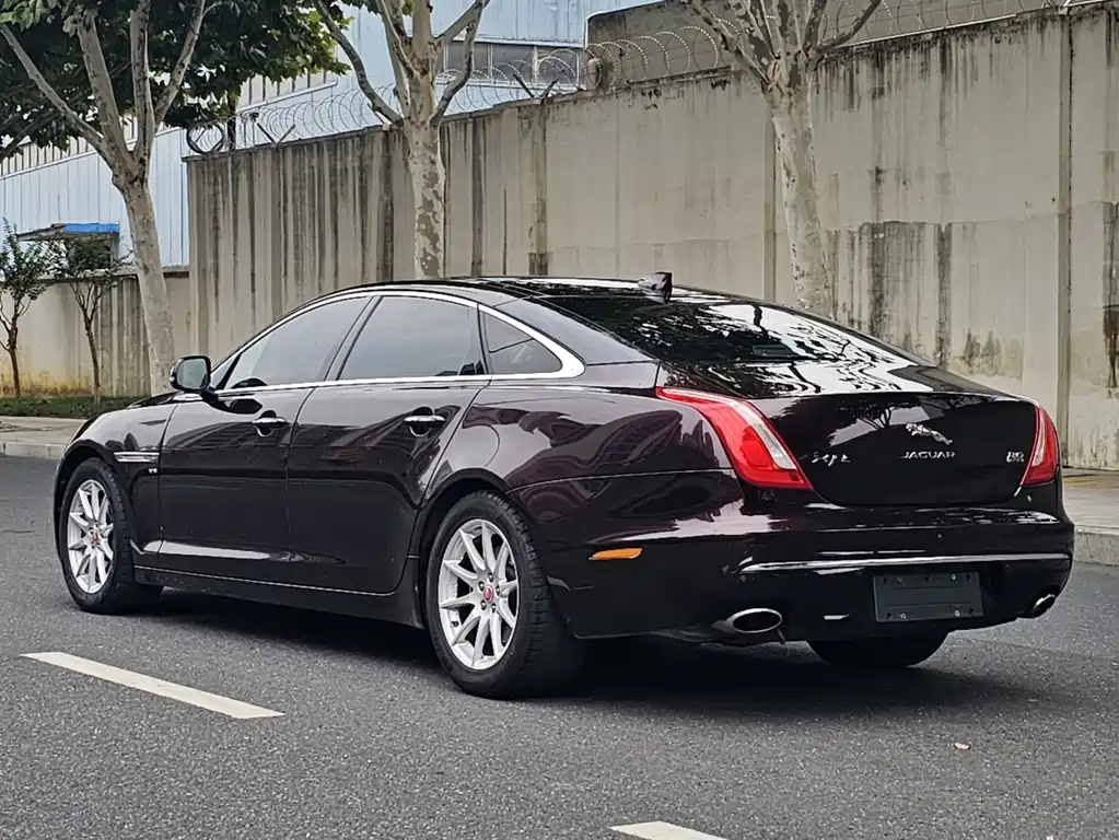 Jaguar XJ — миниатюра 5