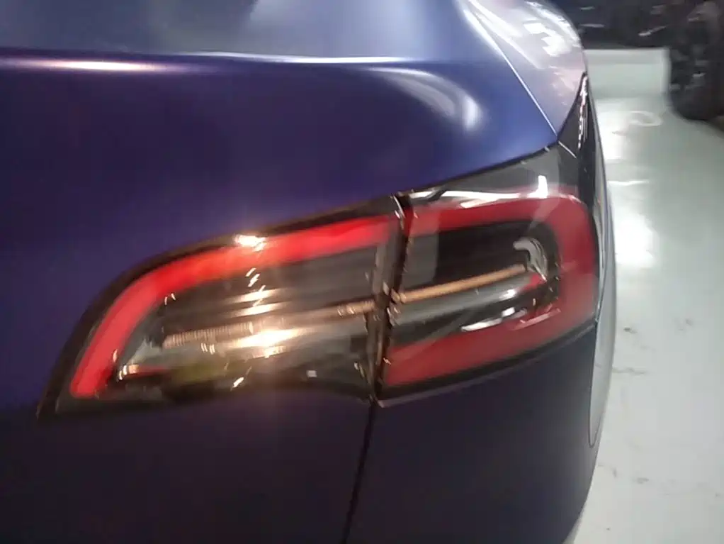 Tesla Model Y — миниатюра 8