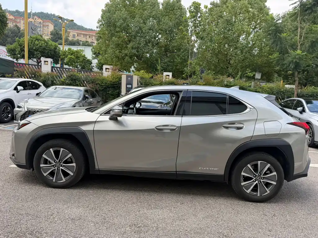 Lexus UX New Energy — миниатюра 4