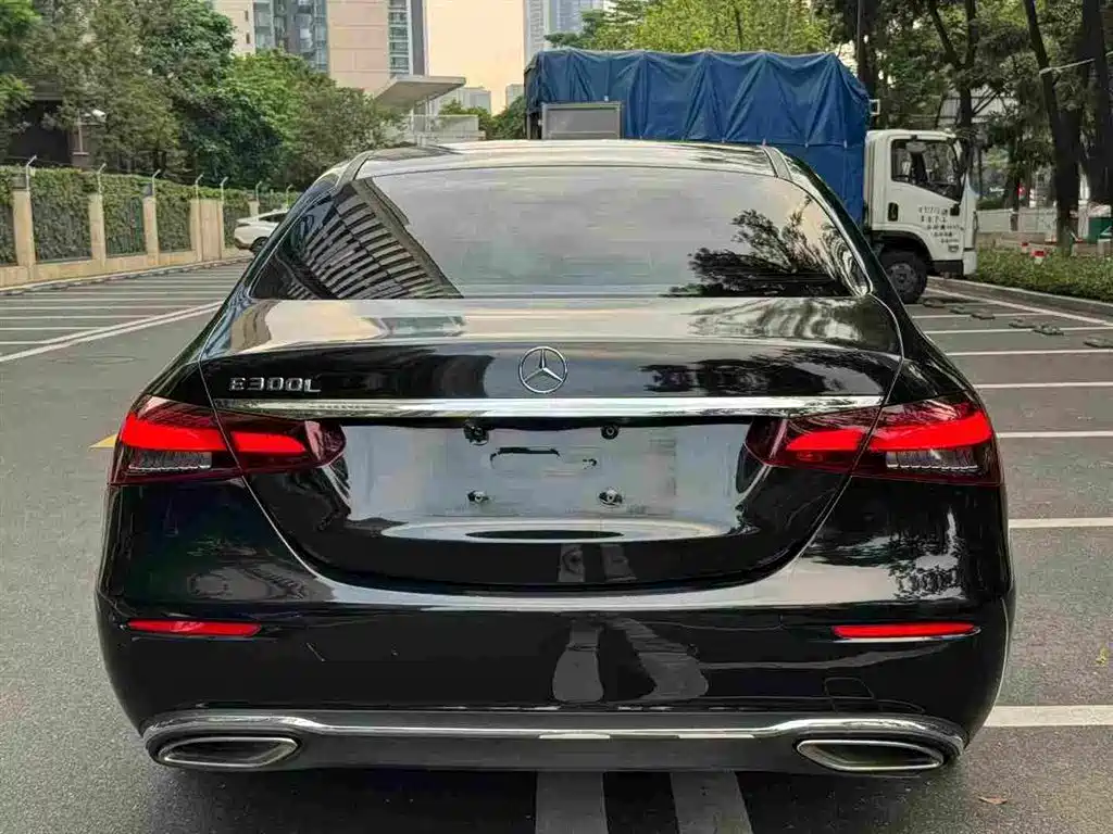 Mercedes-Benz E-Class — миниатюра 5