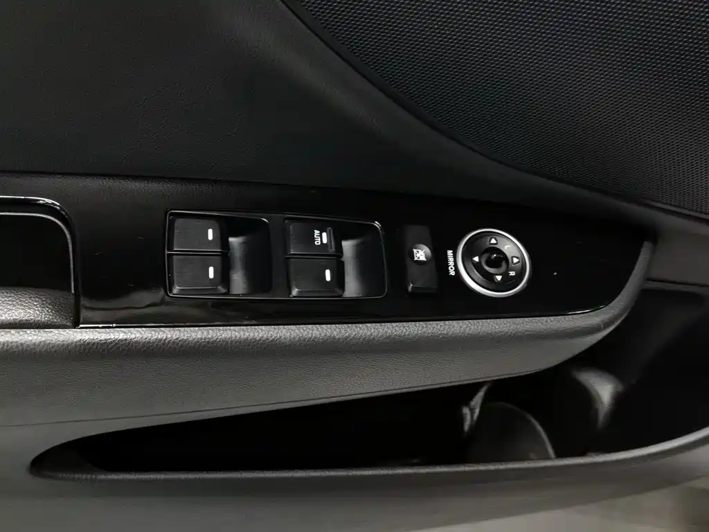 Hyundai Mistra — миниатюра 9