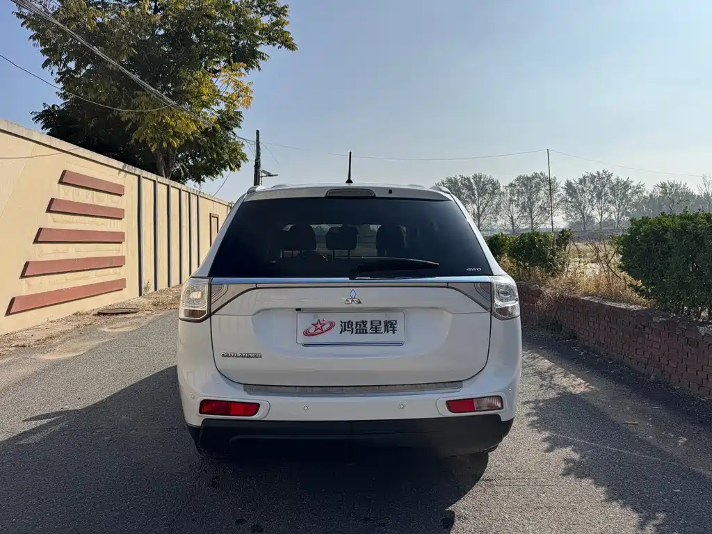 Mitsubishi Outlander (Import) — миниатюра 5