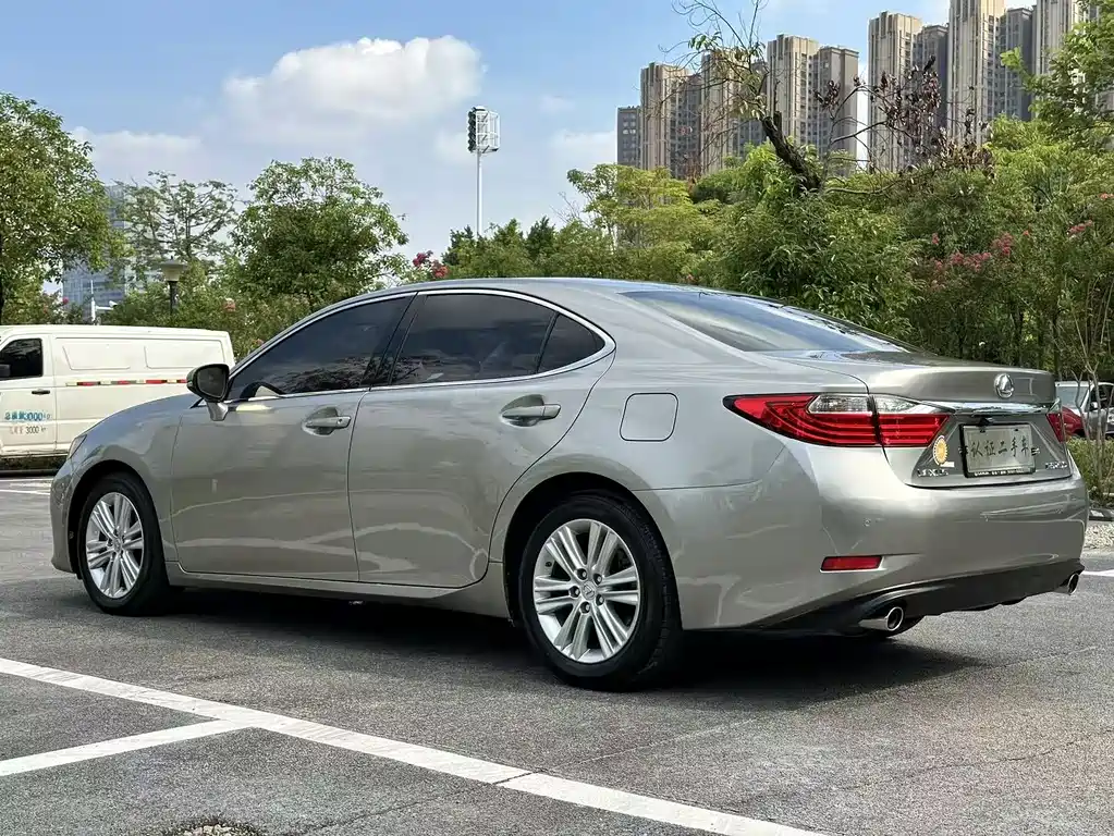Lexus ES — миниатюра 7