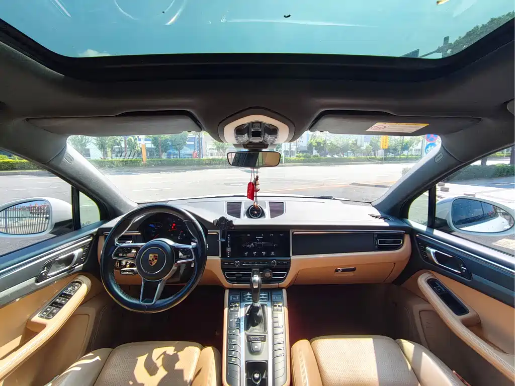 Porsche Macan — миниатюра 10