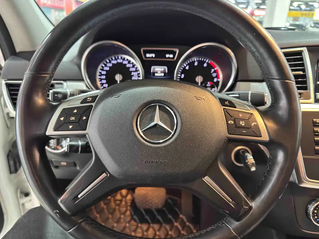 Mercedes-Benz M-Class — миниатюра 12