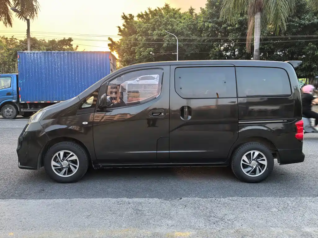 Nissan NV200 — миниатюра 4
