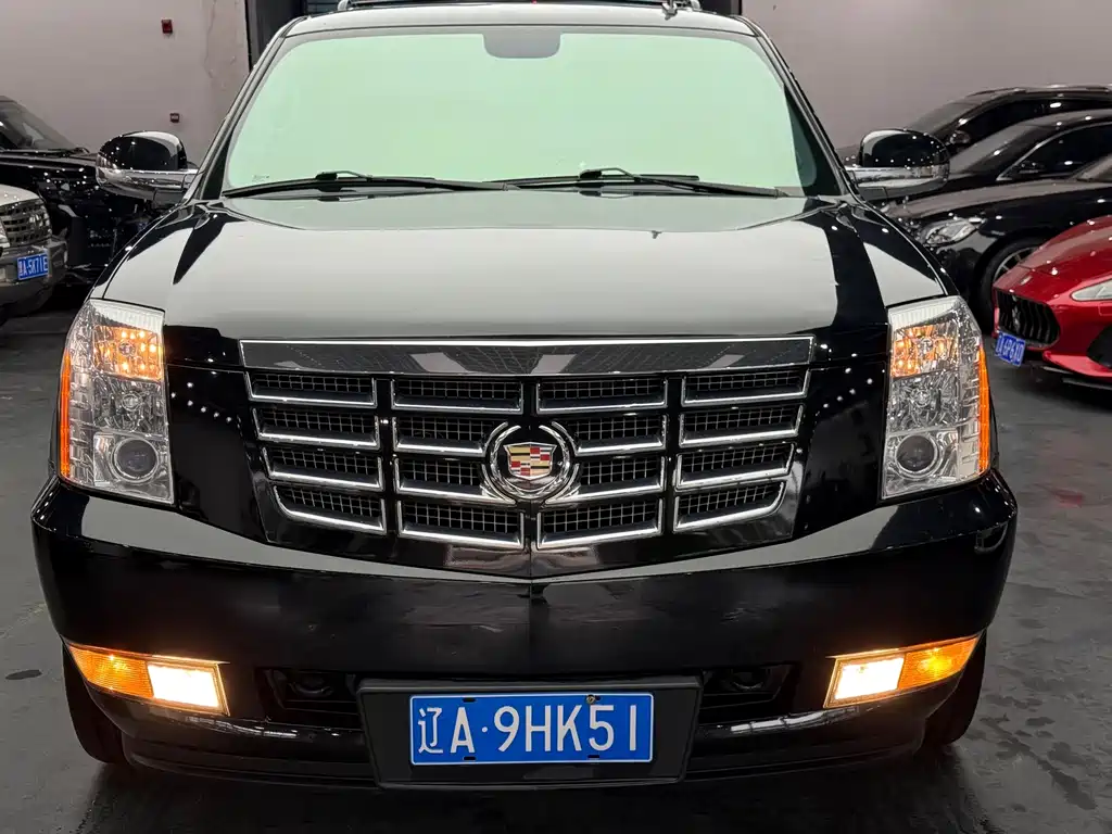 Cadillac Escalade — миниатюра 2