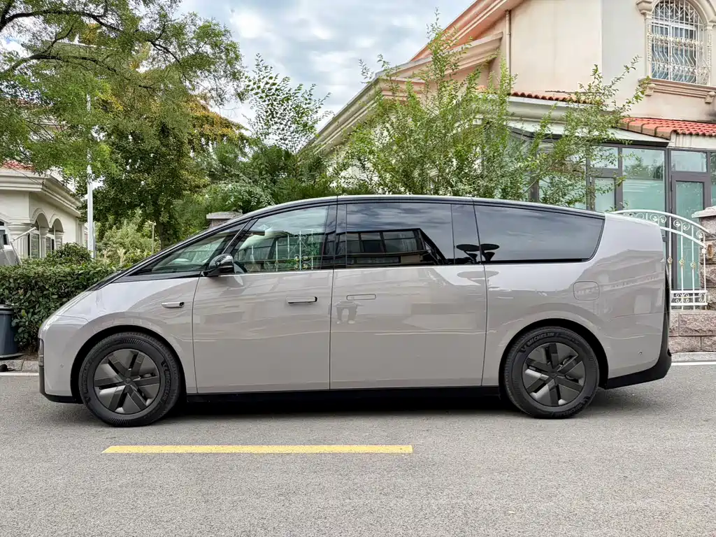 Li Auto Li MEGA — миниатюра 3