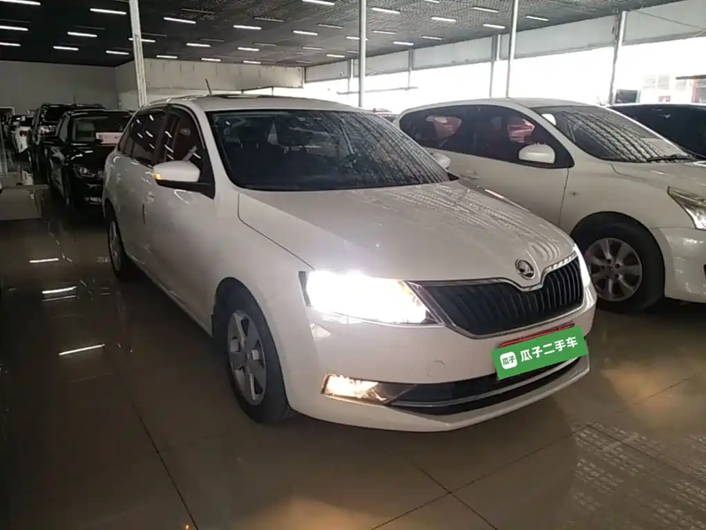 Skoda Rapid Spaceback — миниатюра 4