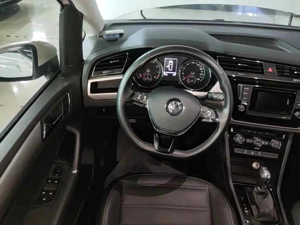 Volkswagen Touran — миниатюра 11