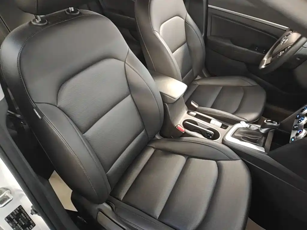 Hyundai Elantra — миниатюра 25
