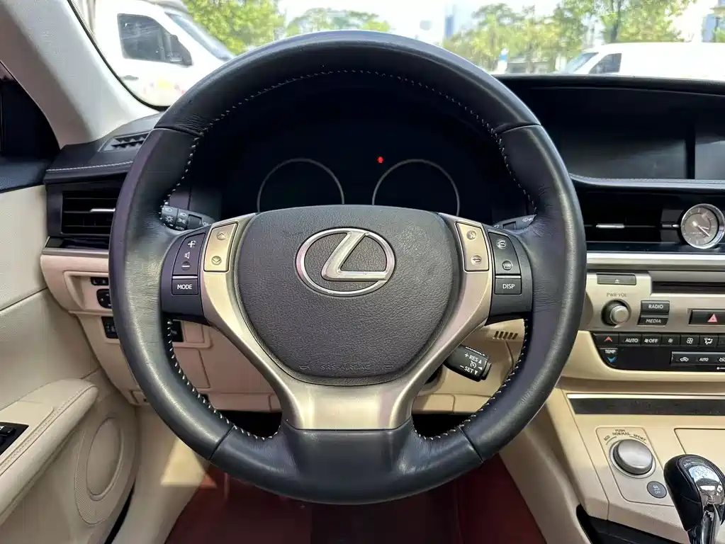 Lexus ES — миниатюра 13