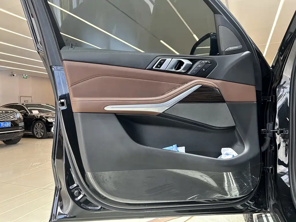 BMW X7 2023 xDrive40i Lead Luxury
