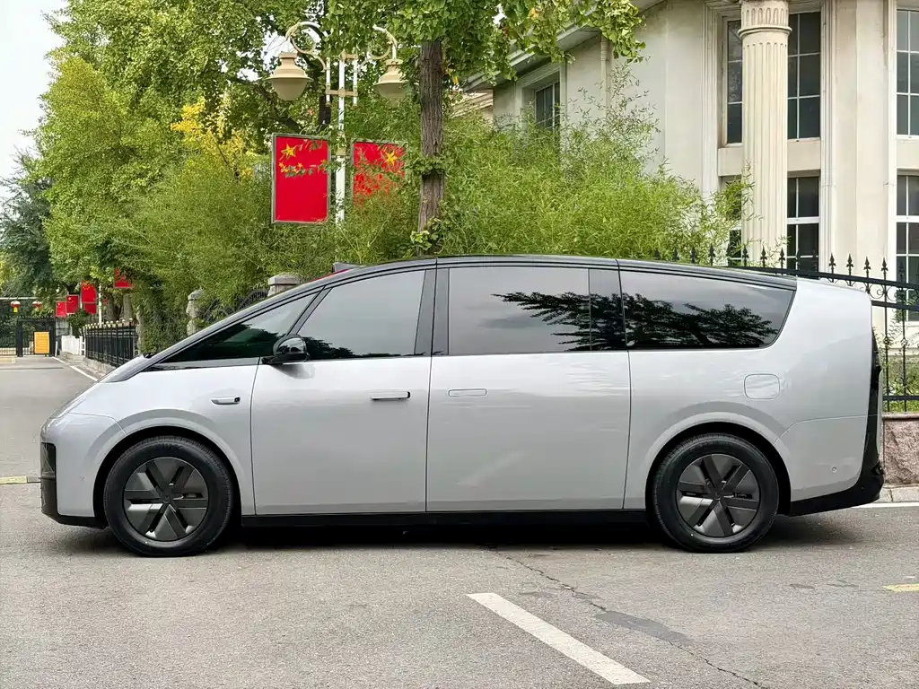 Li Auto Li MEGA — миниатюра 5