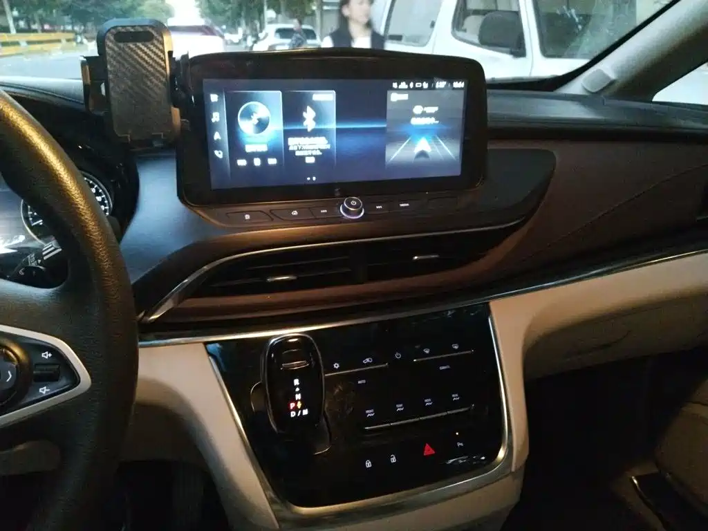 Buick GL8 — миниатюра 9