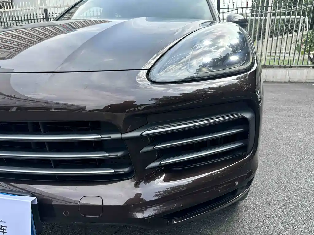 Porsche Cayenne — миниатюра 4