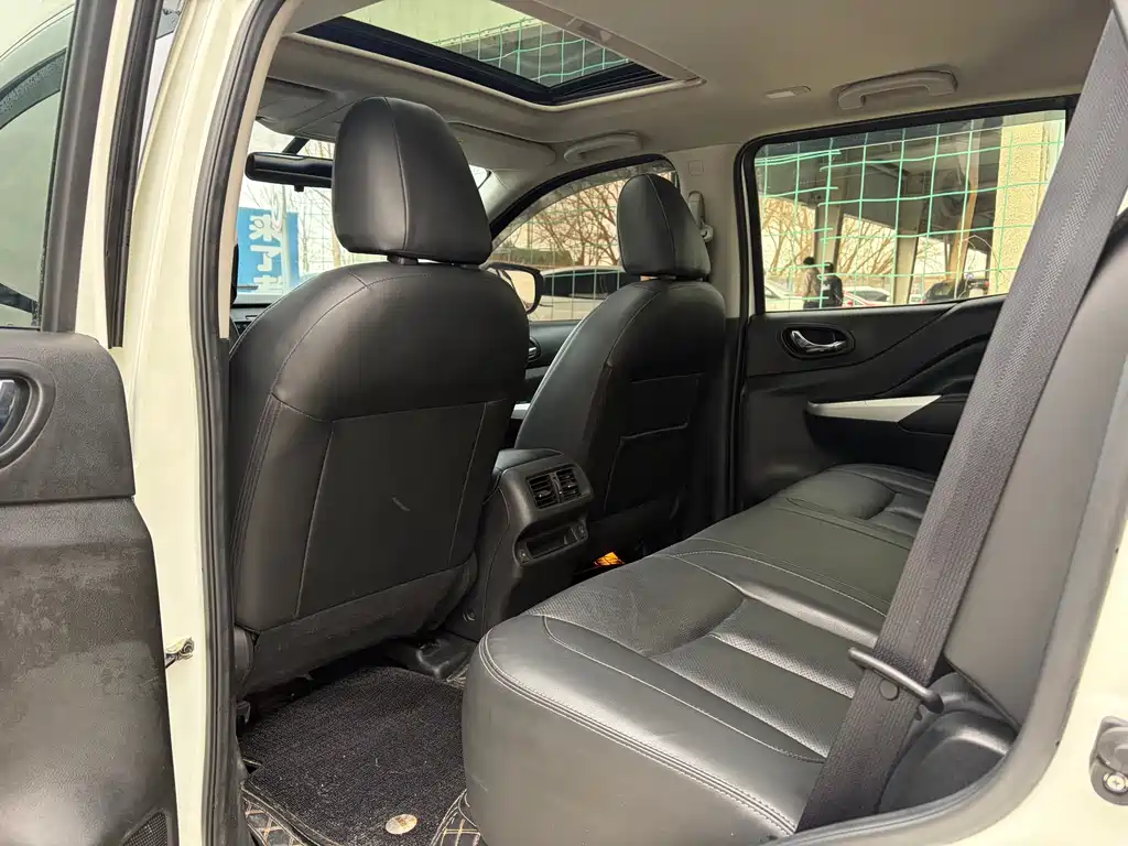Nissan Terra 2.5L XL Upper 4WD Auto 4WD Luxury Edition, фото 6