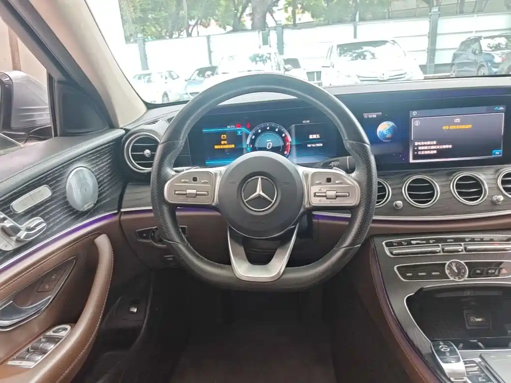 Mercedes-Benz E-Class — миниатюра 11