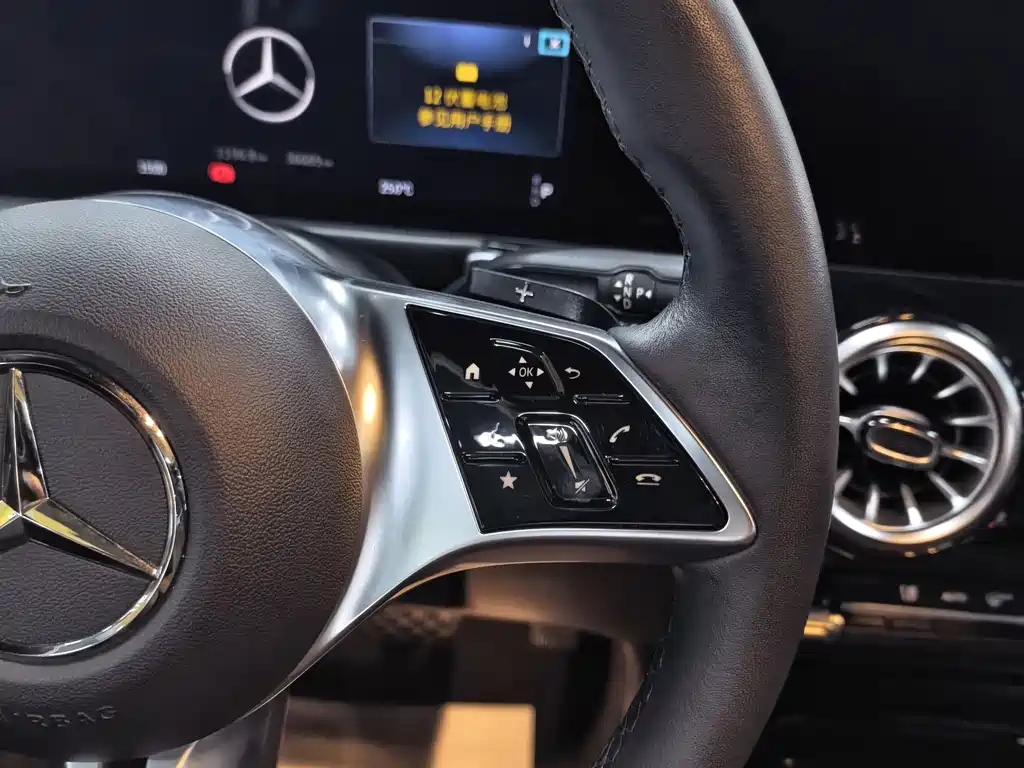 Mercedes-Benz GLB — миниатюра 12