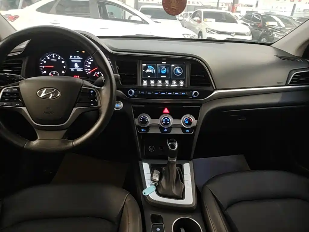 Hyundai Elantra — миниатюра 14