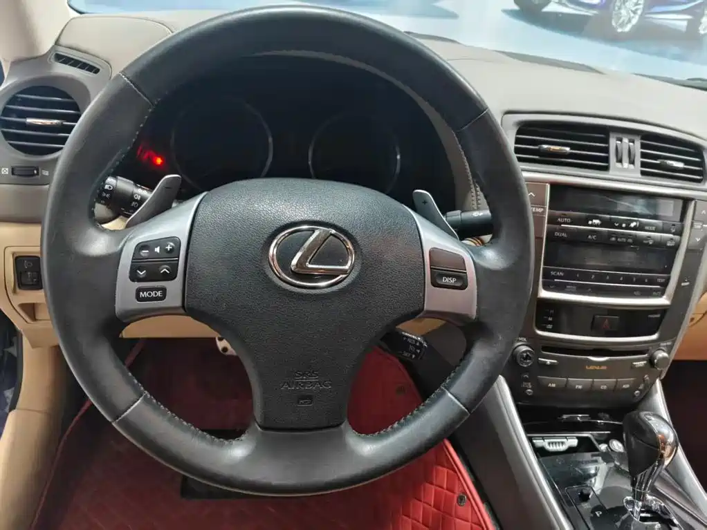 Lexus IS — миниатюра 3