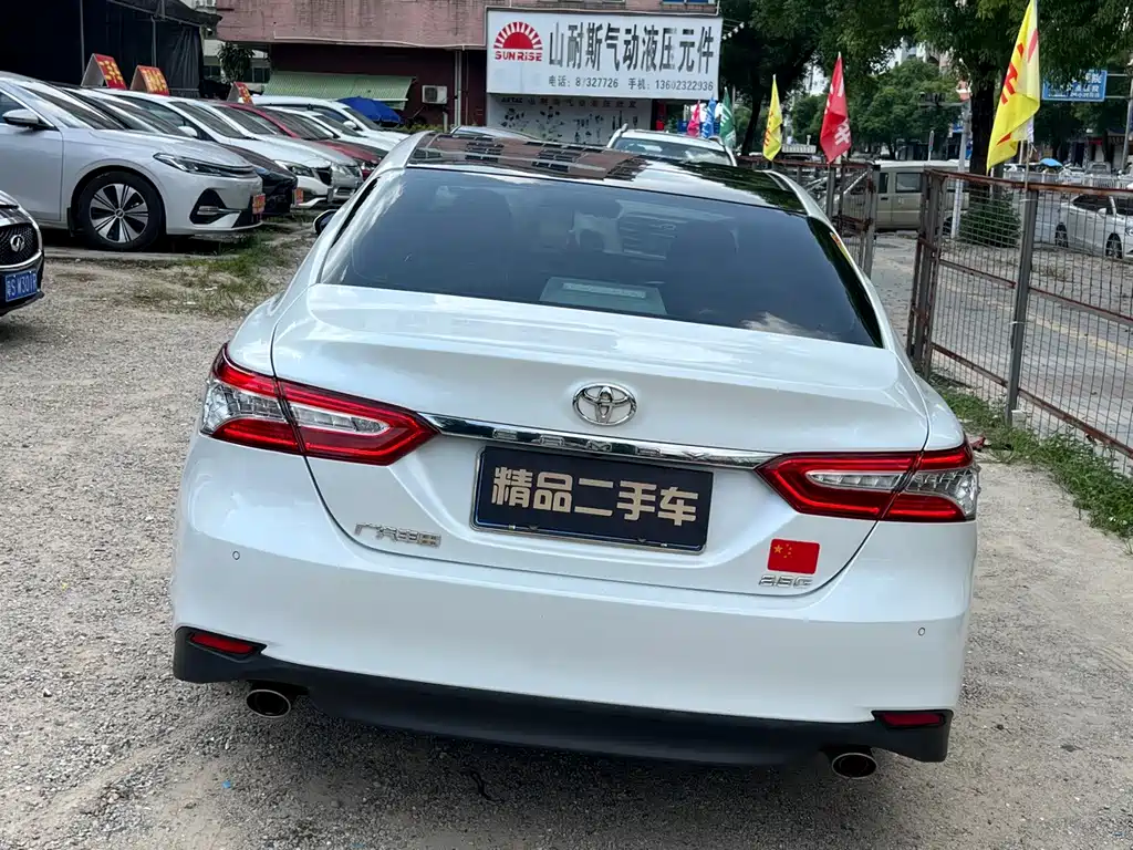 Toyota Camry — миниатюра 5