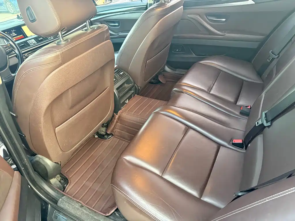 BMW 5 Series — миниатюра 3
