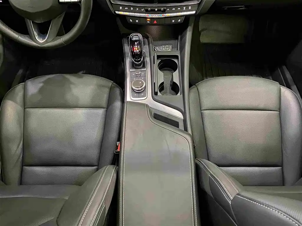 Cadillac CT5 — миниатюра 14