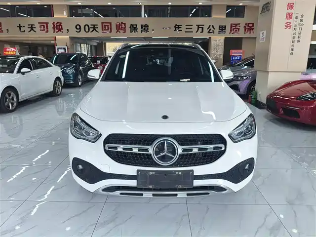 MERCEDES-BENZ GLA