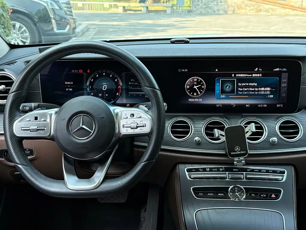 Mercedes-Benz E-Class — миниатюра 14