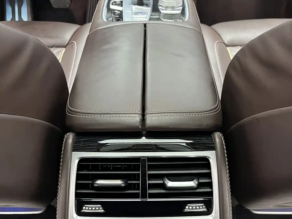 BMW 7 Series — миниатюра 15