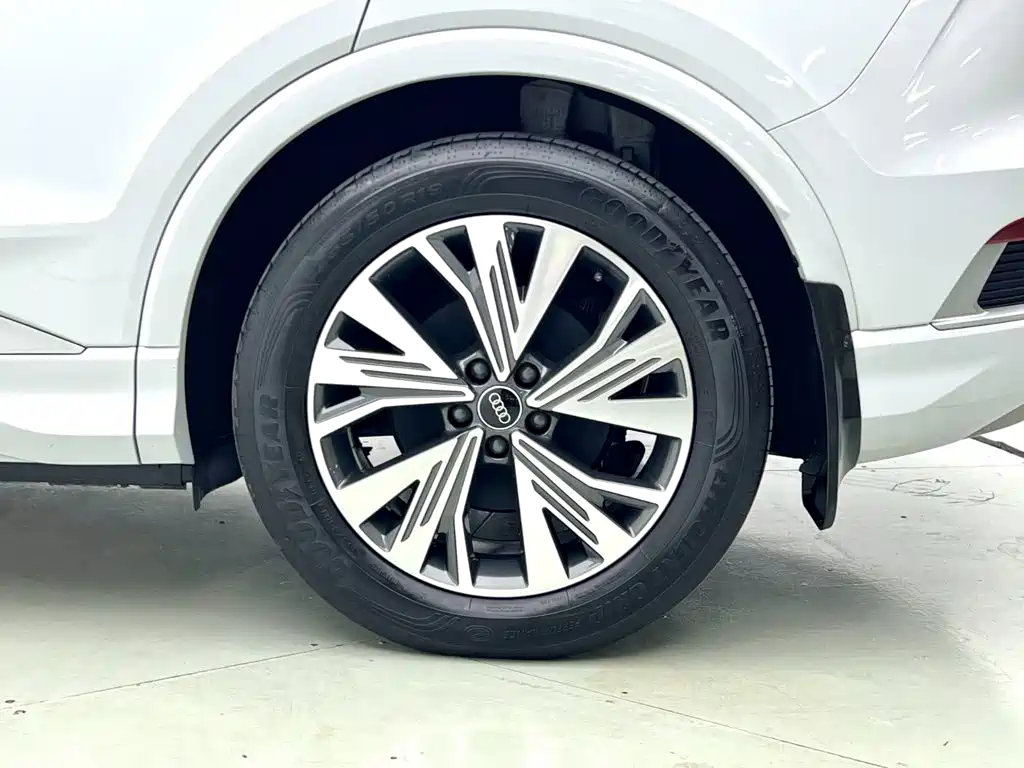Audi Q4 e-tron — миниатюра 5