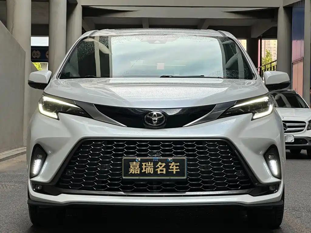 Toyota Granvia — миниатюра 2