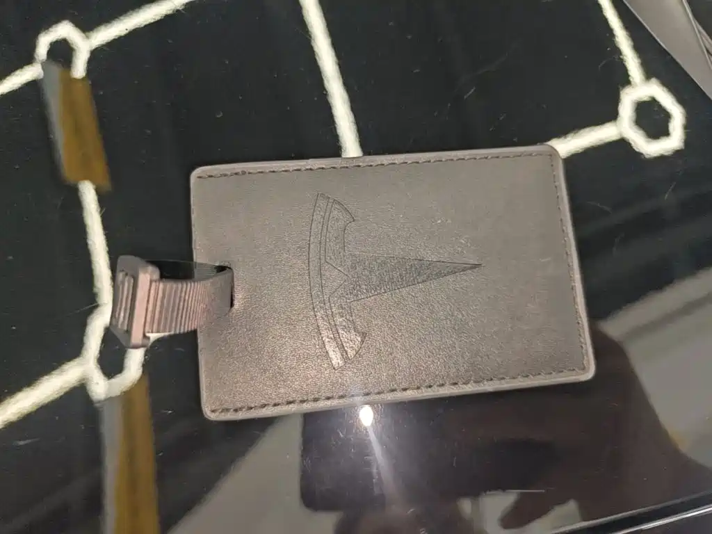 Tesla Model Y — миниатюра 9