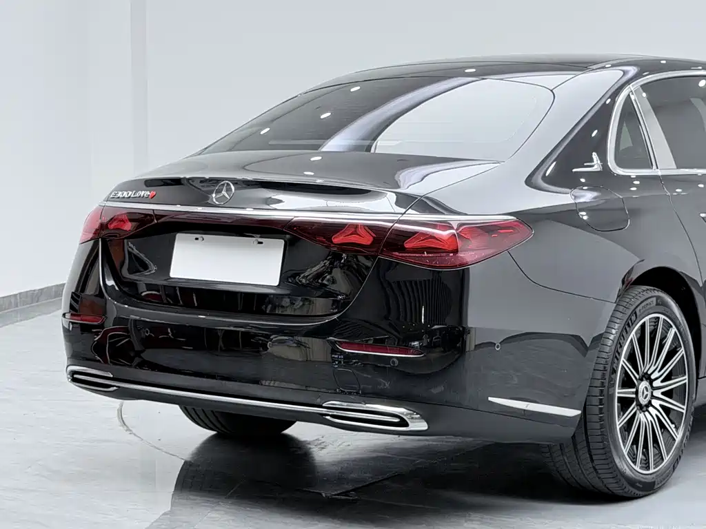 Mercedes-Benz E-Class — миниатюра 20