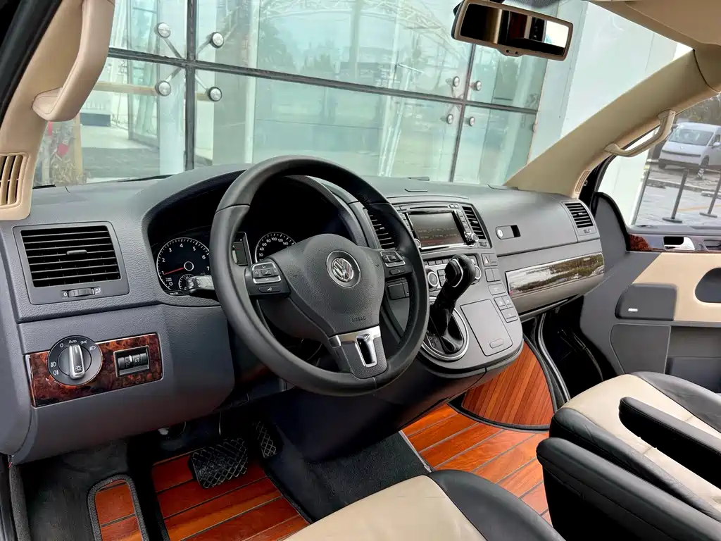 Volkswagen Multivan — миниатюра 10